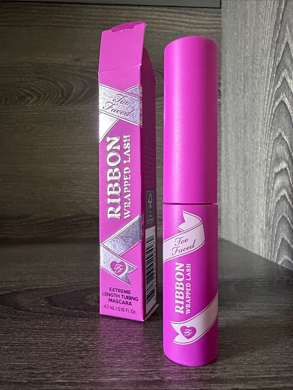 ❤️$9 NWT Too Faced Ribbon Wrapped Lash Extreme Length Tubing Mascara